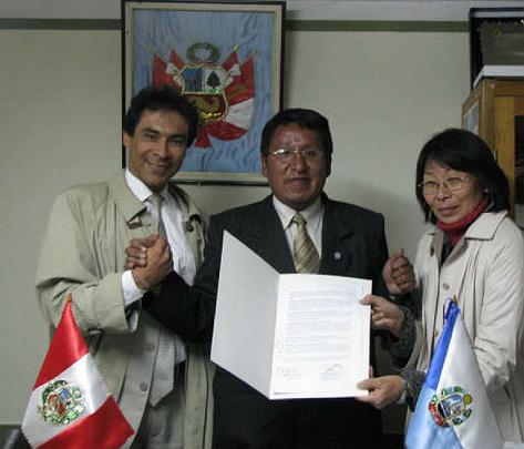09 peru.jpg - Displaying a document of endorsement of the Transcendental Meditation Programme in Peru. Three concrete benefits of Consciousness-Based Education have gained official recognition: reduction of violent behaviour in schools, enhancement of students' academic performance, and improvement in focus and teacher-student relationships.
